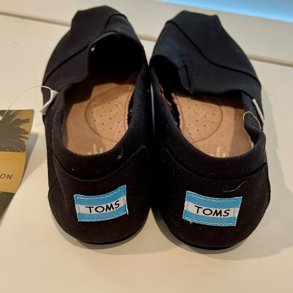 Toms - Picture 3 of 3